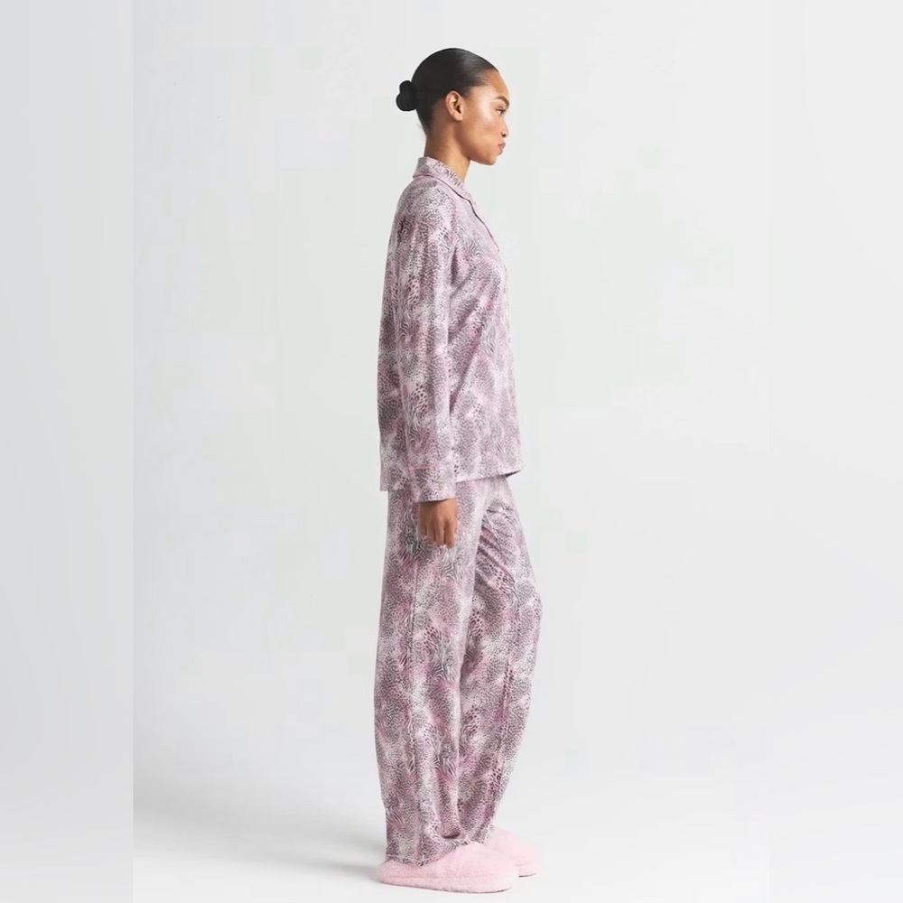 SKIMS Pajamas Sleep Set Size Medium Long Sleeve Bloom Mini Multi Animal Print - Picture 2 of 10